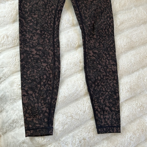 Lululemon Wunder under High rise brown blk grey animal print 28”  leggings 8 - Picture 3 of 14